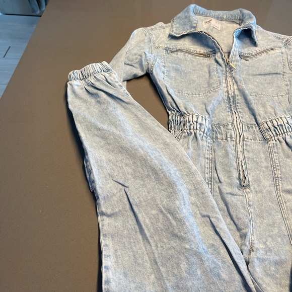 Bershka Bleached denim Jumpsuit with front zipper long sleeves - Picture 11 of 16